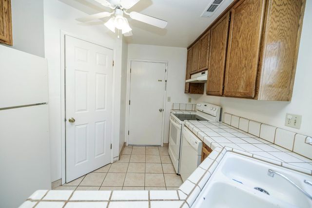 2516 Walnut Grove Way, Modesto, CA 95355