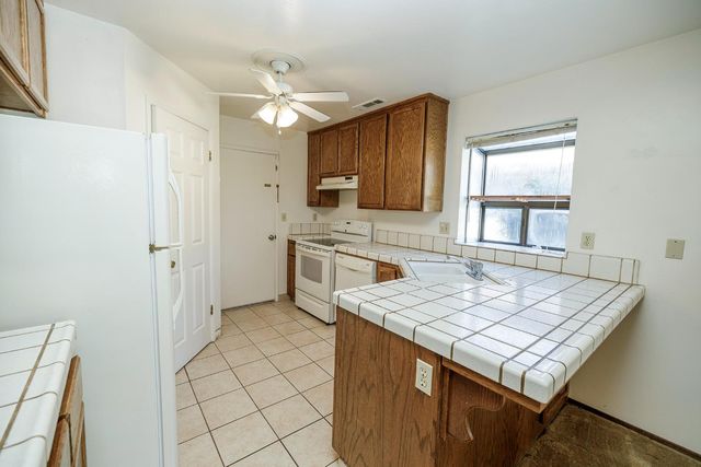 2516 Walnut Grove Way, Modesto, CA 95355