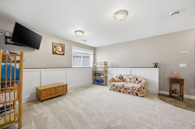 609 5th Street E, Horace, ND 58047