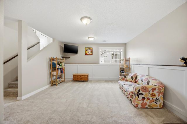 609 5th Street E, Horace, ND 58047