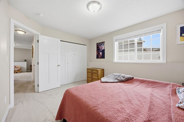 609 5th Street E, Horace, ND 58047