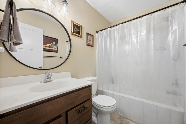 609 5th Street E, Horace, ND 58047