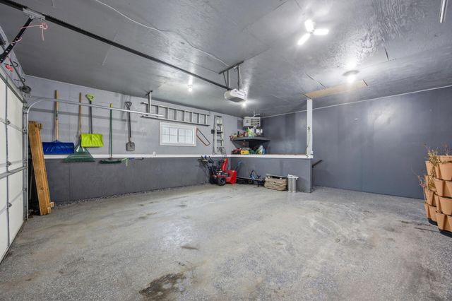 609 5th Street E, Horace, ND 58047