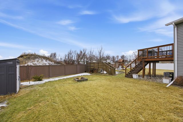 609 5th Street E, Horace, ND 58047