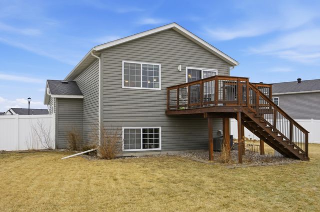 609 5th Street E, Horace, ND 58047