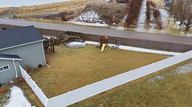 609 5th Street E, Horace, ND 58047