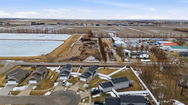 609 5th Street E, Horace, ND 58047
