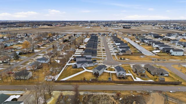 609 5th Street E, Horace, ND 58047