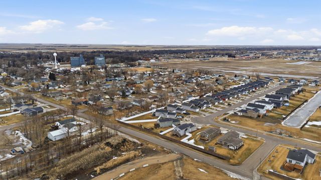 609 5th Street E, Horace, ND 58047