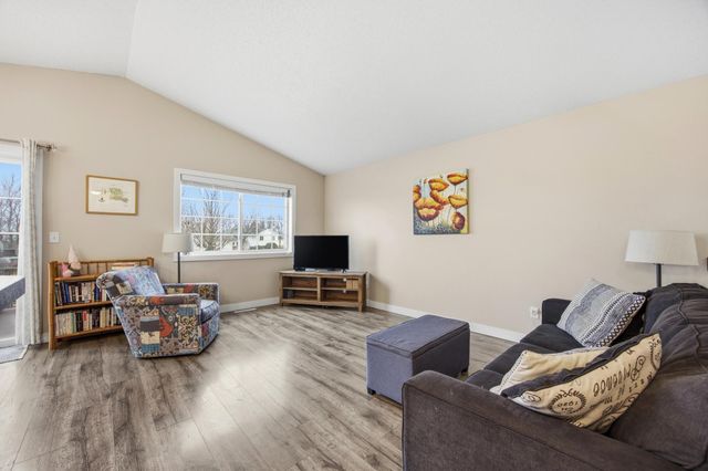 609 5th Street E, Horace, ND 58047