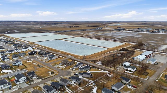 609 5th Street E, Horace, ND 58047