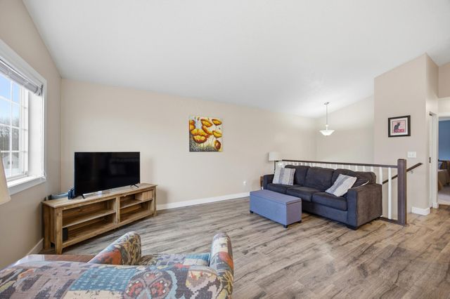 609 5th Street E, Horace, ND 58047