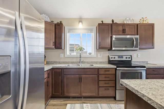 609 5th Street E, Horace, ND 58047