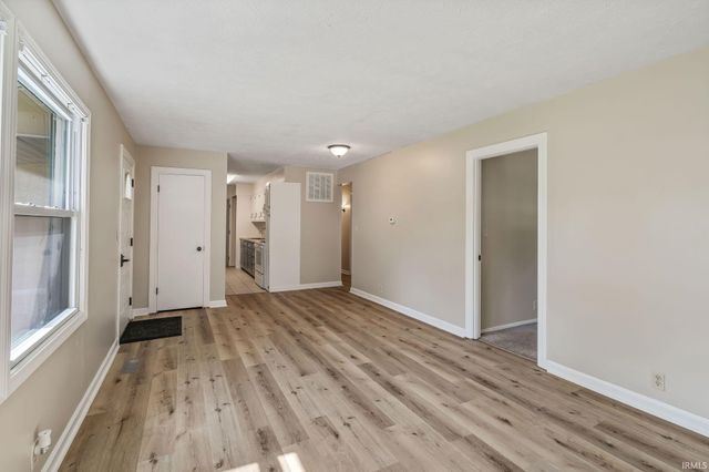 556 Broad Avenue, Nappanee, IN 46550