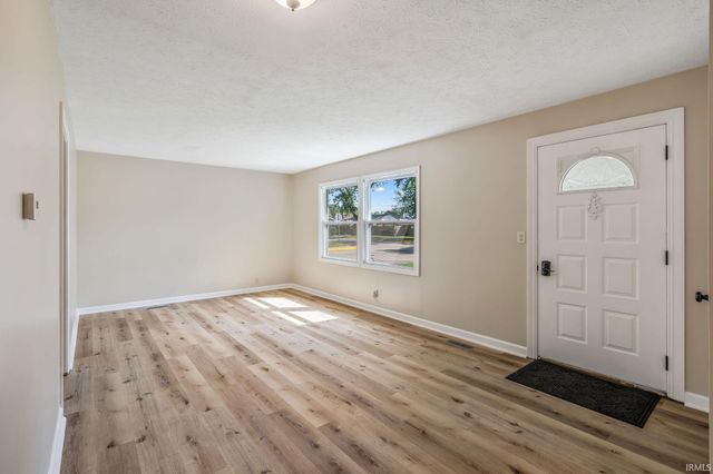 556 Broad Avenue, Nappanee, IN 46550