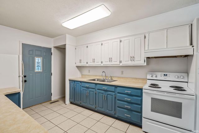 556 Broad Avenue, Nappanee, IN 46550