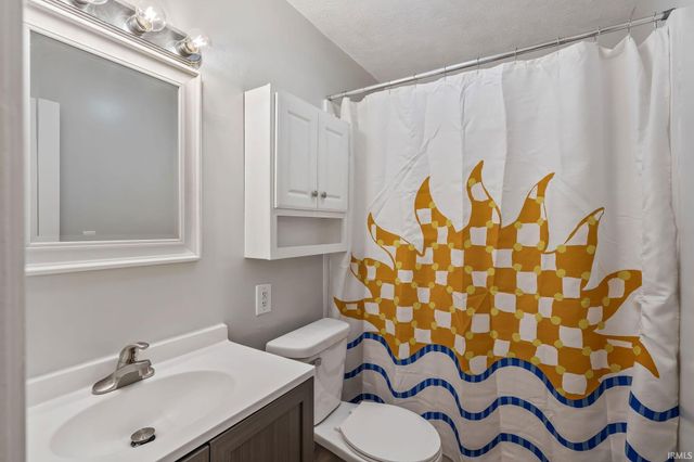 556 Broad Avenue, Nappanee, IN 46550