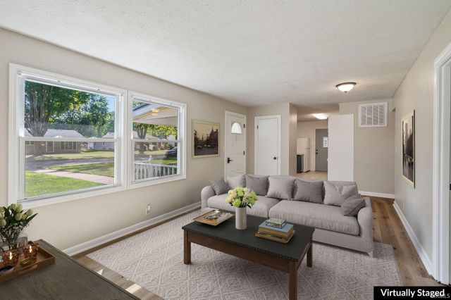 556 Broad Avenue, Nappanee, IN 46550