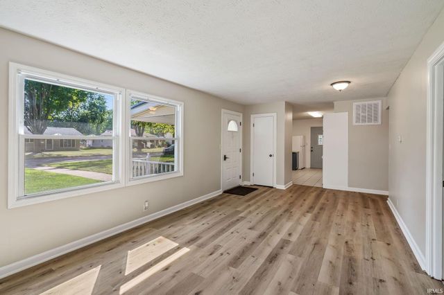 556 Broad Avenue, Nappanee, IN 46550