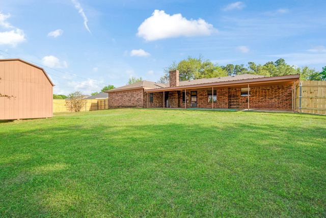 2815 Ballard Drive, Paris, TX 75460