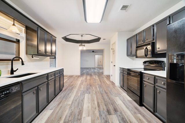 2815 Ballard Drive, Paris, TX 75460