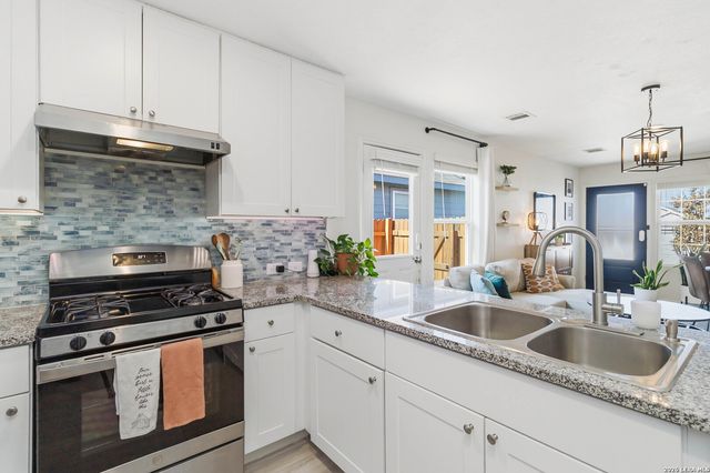 13912 Homestead Wy, San Antonio, TX 78252