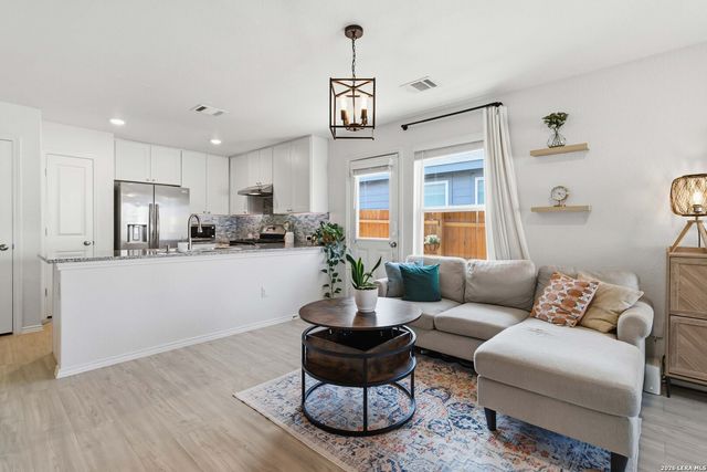 13912 Homestead Wy, San Antonio, TX 78252