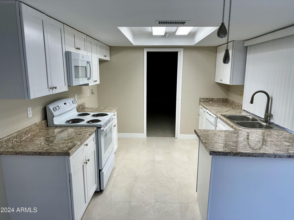 4009 W NAVAJO Drive, Phoenix, AZ 85051