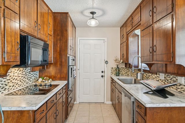 2313 Gettysburg Place, Bedford, TX 76022