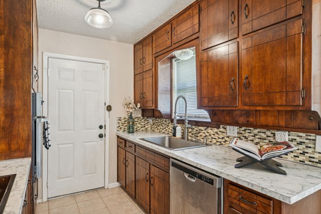 2313 Gettysburg Place, Bedford, TX 76022