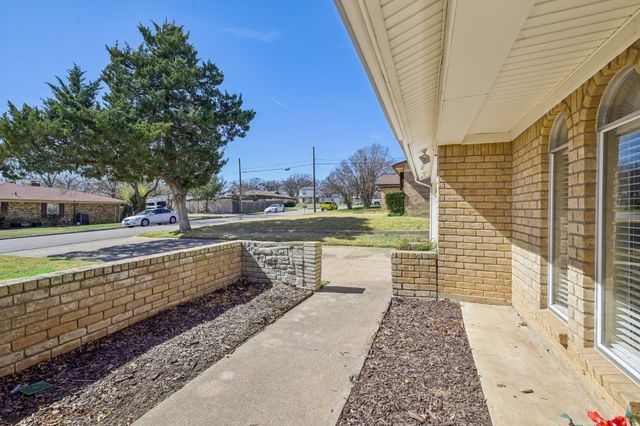 2313 Gettysburg Place, Bedford, TX 76022