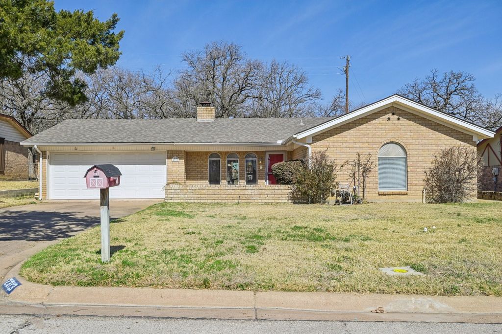 2313 Gettysburg Place, Bedford, TX 76022