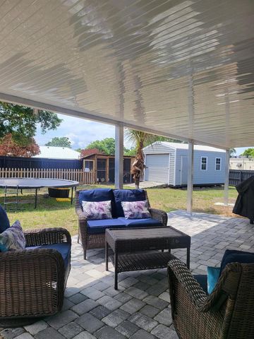 272 SW Crescent Avenue, Port St. Lucie, FL 34984