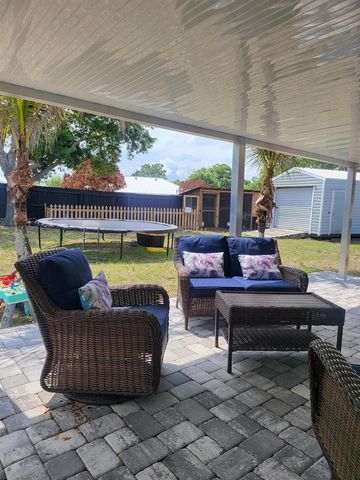 272 SW Crescent Avenue, Port St. Lucie, FL 34984