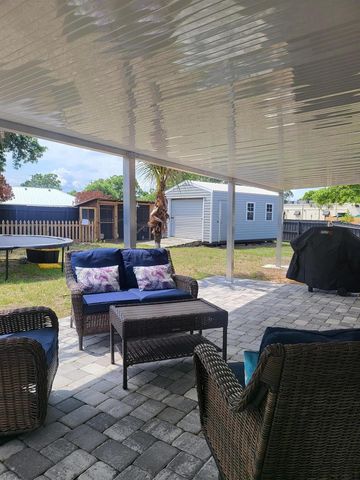 272 SW Crescent Avenue, Port St. Lucie, FL 34984