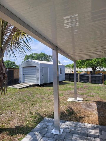 272 SW Crescent Avenue, Port St. Lucie, FL 34984