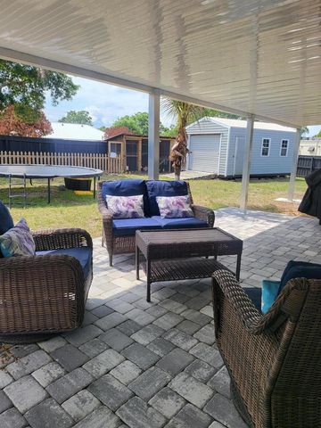 272 SW Crescent Avenue, Port St. Lucie, FL 34984
