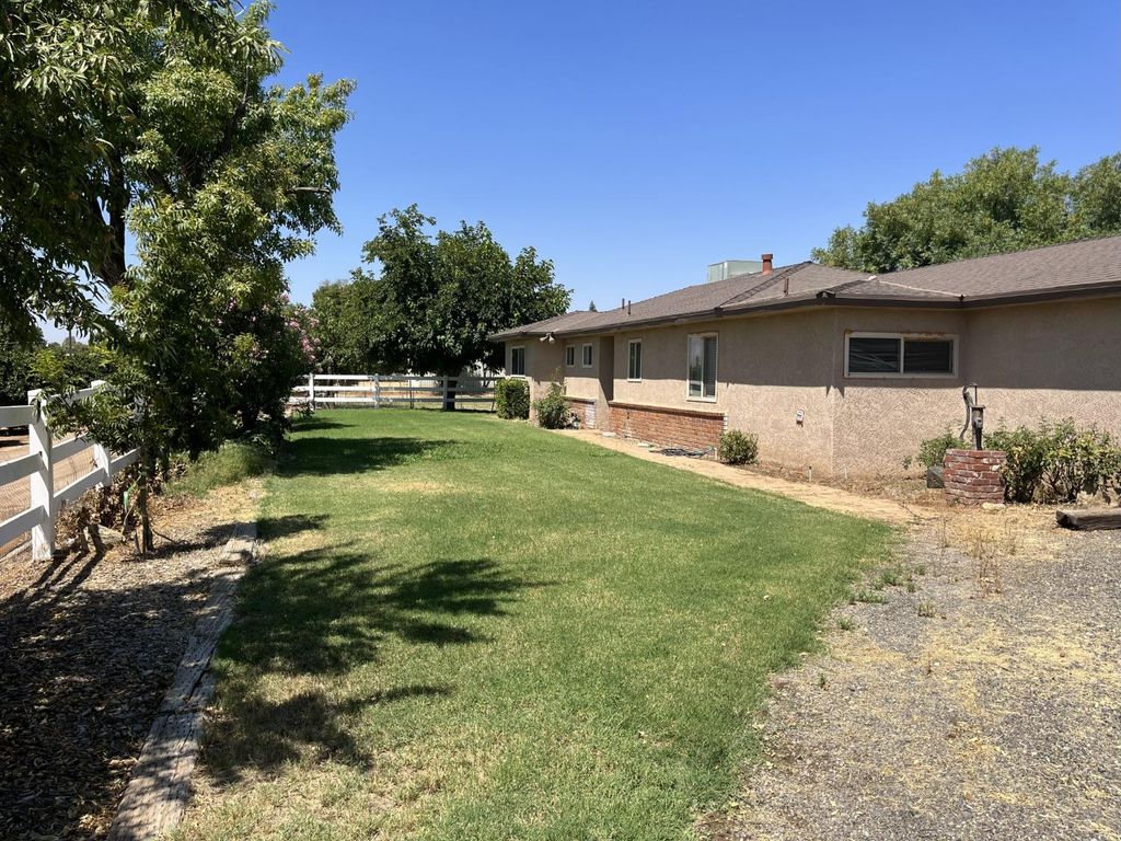 3000 N Academy Avenue, Sanger, CA 93657