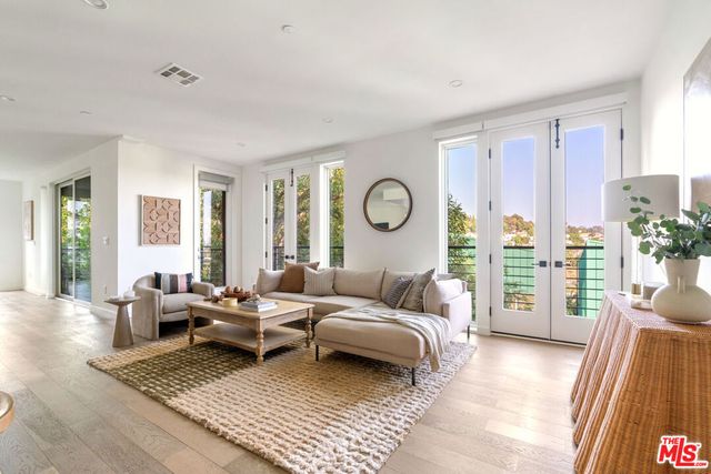 2267 Duane Street 3, Los Angeles, CA 90039