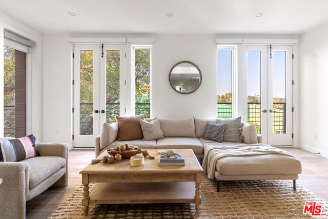 2267 Duane Street 3, Los Angeles, CA 90039