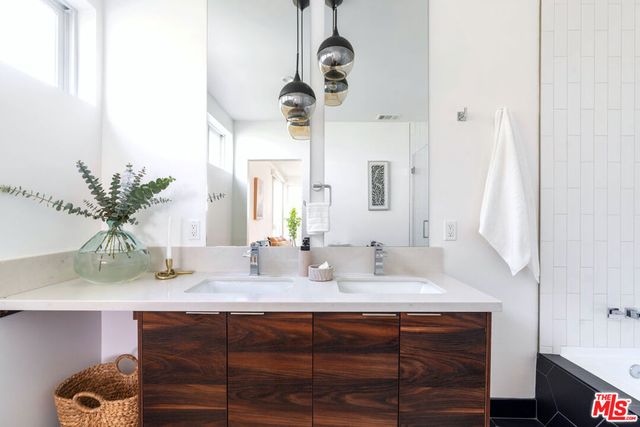 2267 Duane Street 3, Los Angeles, CA 90039