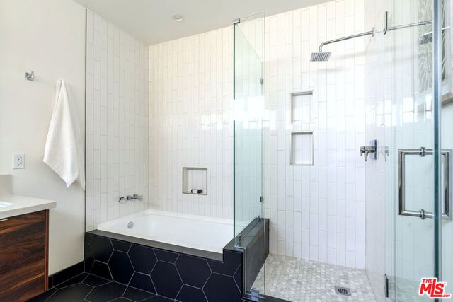 2267 Duane Street 3, Los Angeles, CA 90039