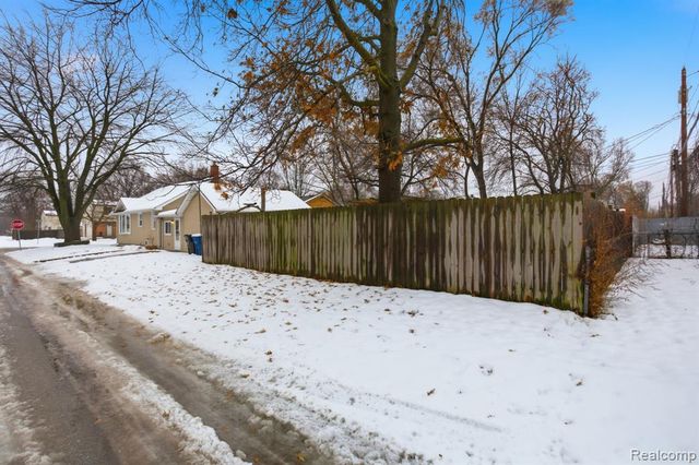 2304 2nd St Street, Westland, MI 48186