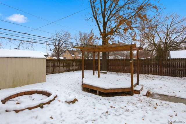 2304 2nd St Street, Westland, MI 48186