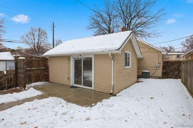 2304 2nd St Street, Westland, MI 48186