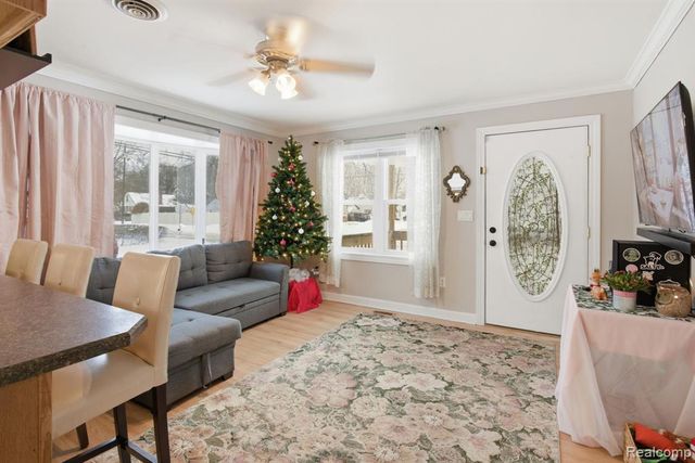 2304 2nd St Street, Westland, MI 48186