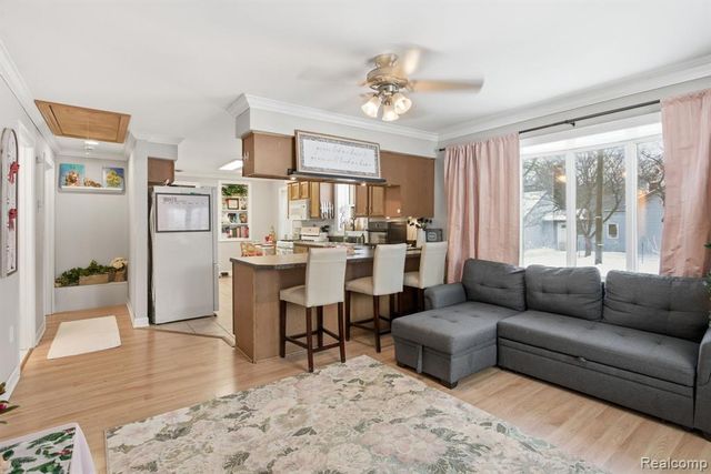 2304 2nd St Street, Westland, MI 48186