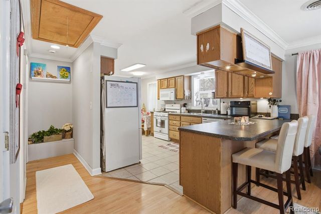 2304 2nd St Street, Westland, MI 48186