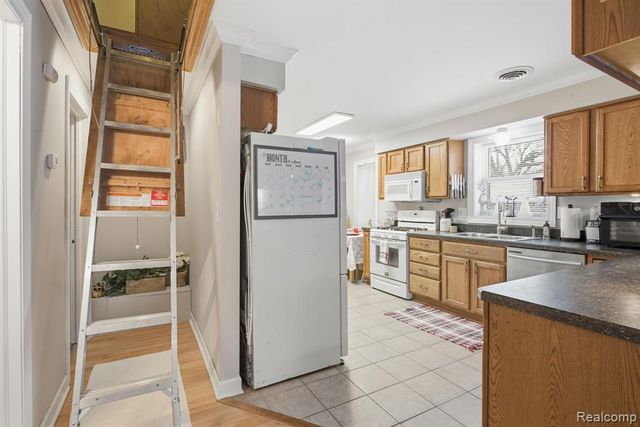 2304 2nd St Street, Westland, MI 48186