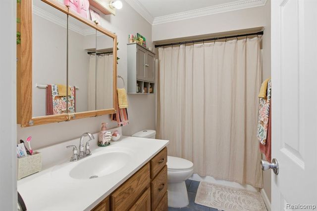 2304 2nd St Street, Westland, MI 48186